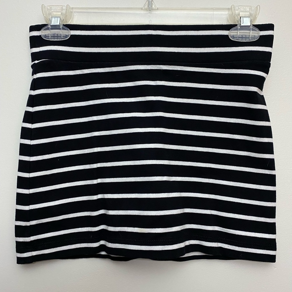 Cute black white striped mini shirt